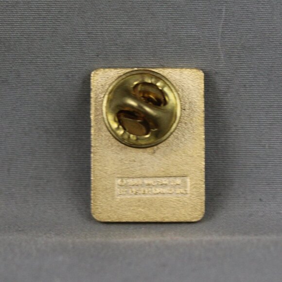 1994 World Cup of Soccer Pin - Gold Official Logo by Peter David - Stamped Pin - Picture 2 of 3